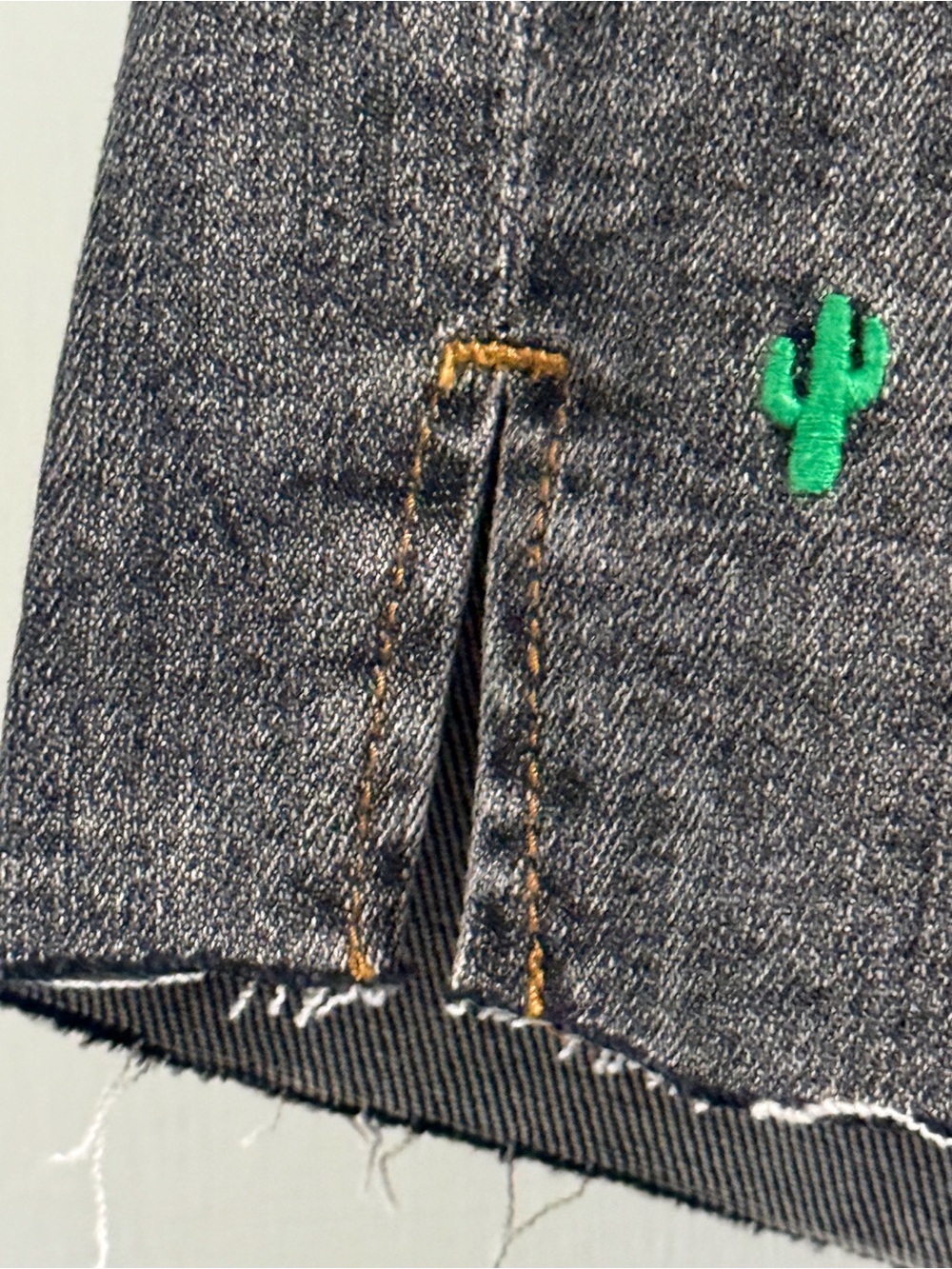 Judy Blue NWT Cactus Embroidered Denim Shorts XL Gray Raw Hem - Picture 8 of 17